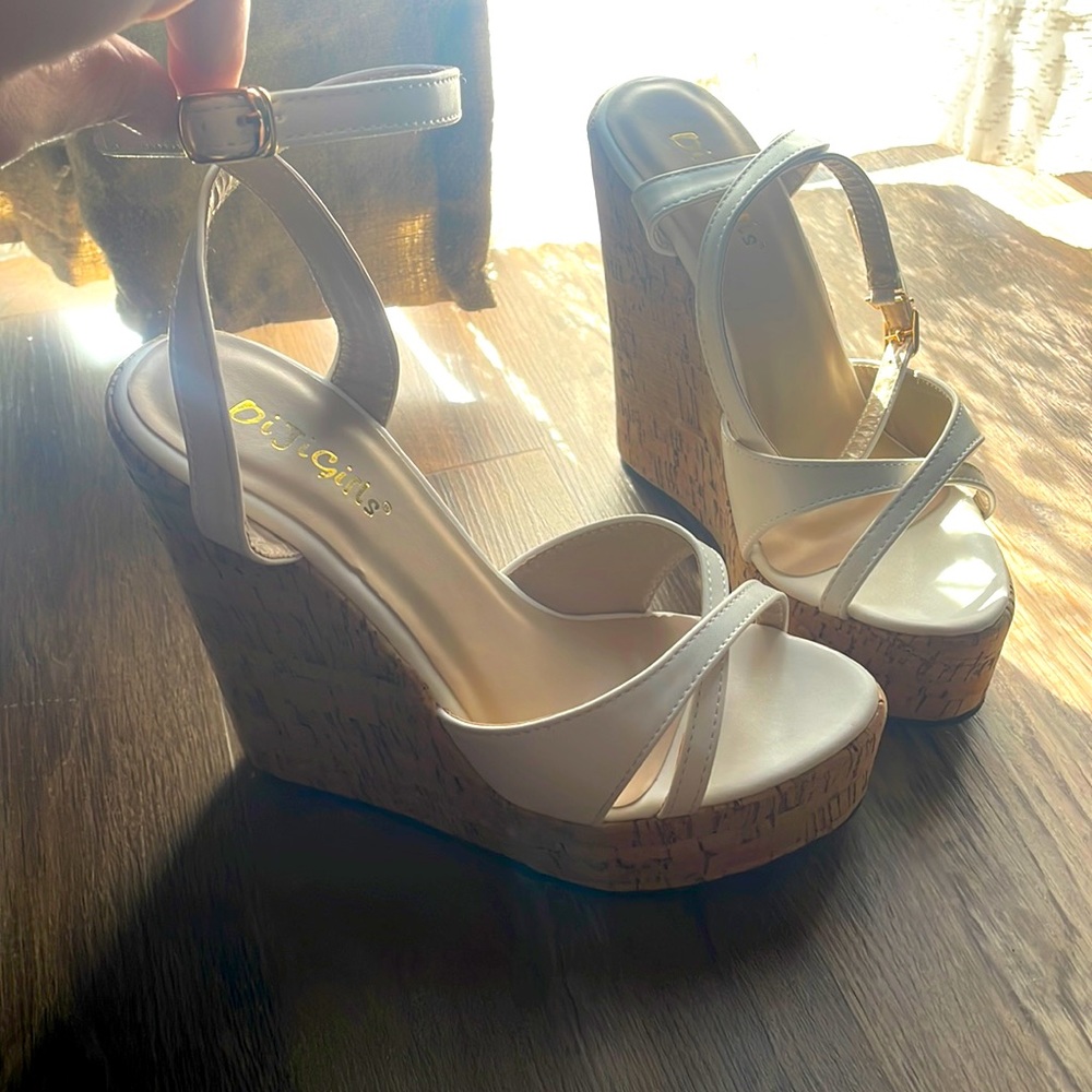 White Wedges